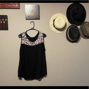 Pleated Lightweight Black and Cheetah Tank Size L